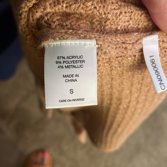 EUC NY&C oversized crisscross back sweater with rose gold threading sz. S 284 - Picture 4 of 4